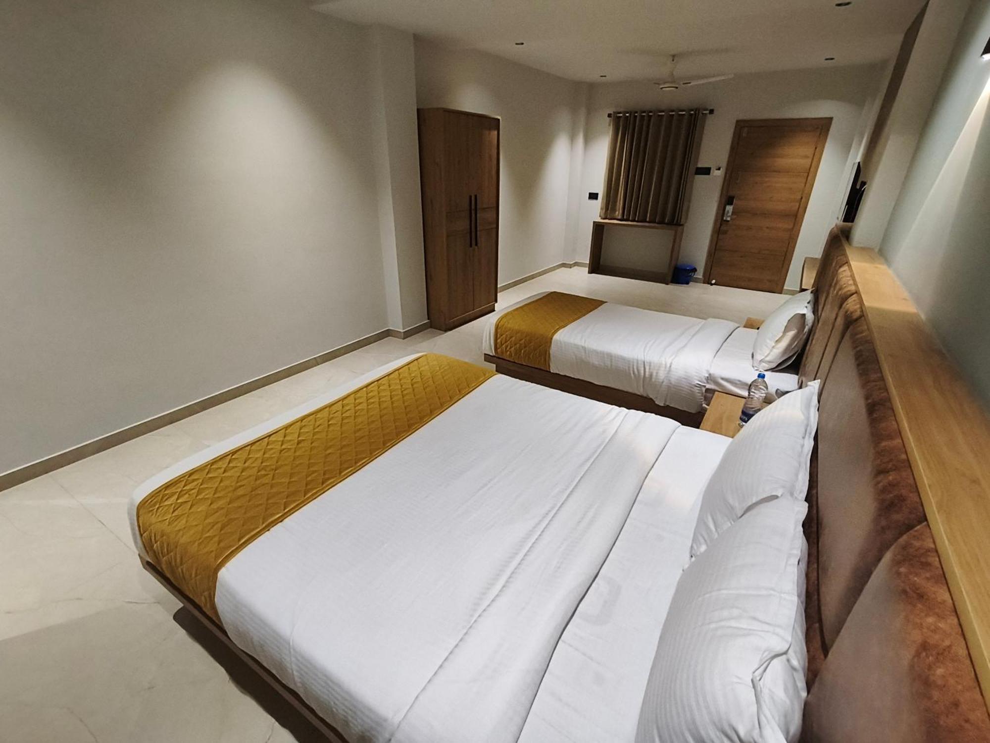 Hotel Beverly Plaza Calicut Exterior foto